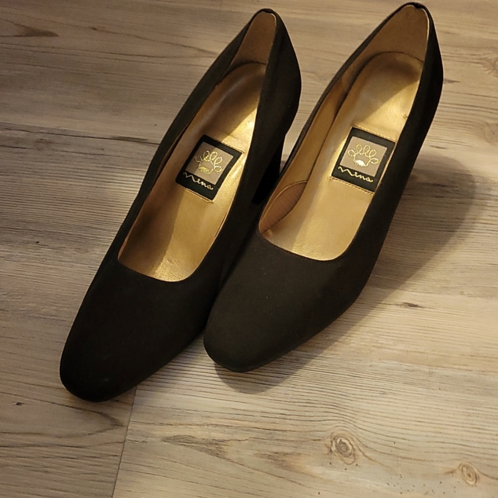(Final Price) Beautiful Nina 2 1/2" Brown heels size 7.5 Rarely worn